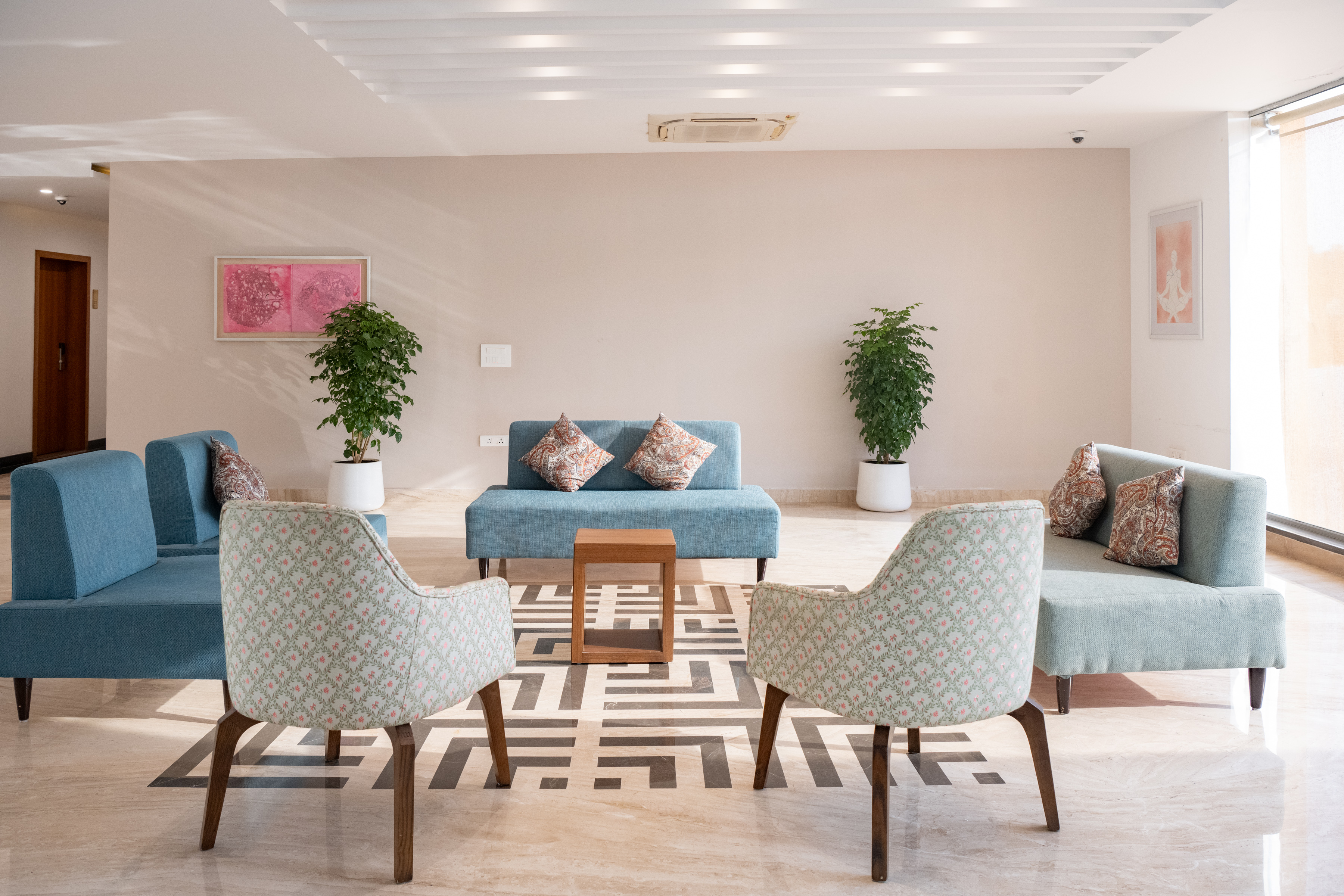 The Pearl's lobby at Kanha — slide 5